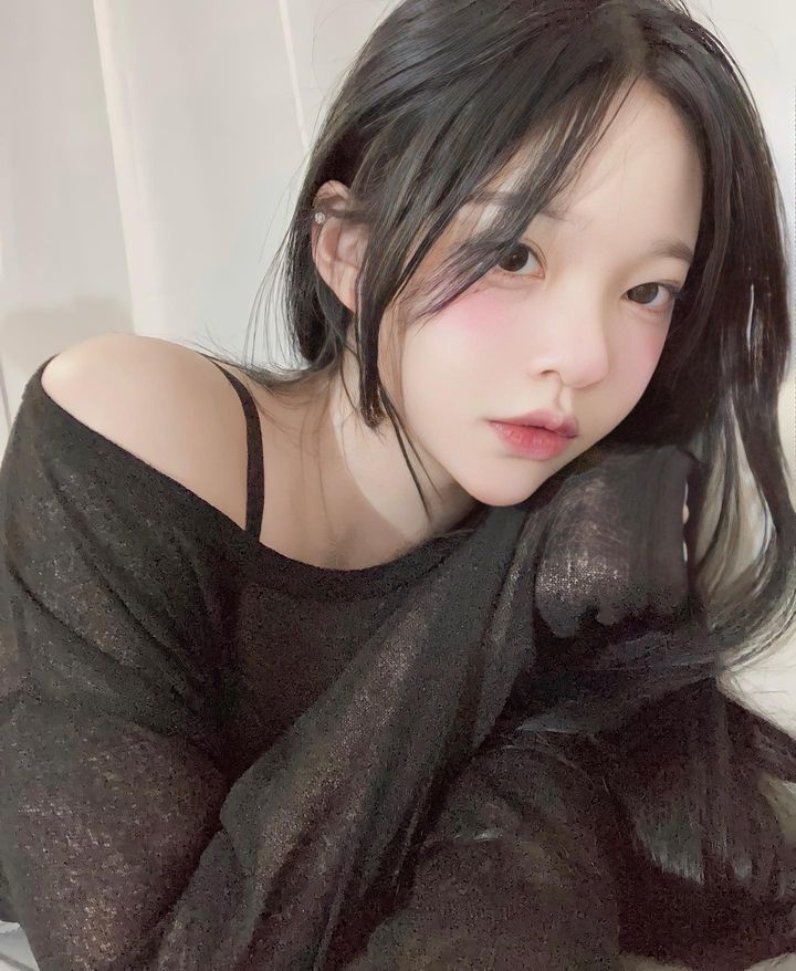 itotii正妹:网美《soyeemilk》白皙浑圆的欧派,绝对可以牢牢抓住目光!