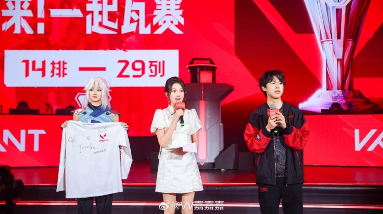 无畏契约主持人唯嘉晒照:结束出差,回程上海