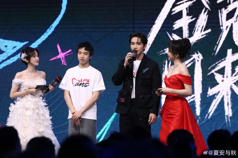 主持夏安晒全明星返图:一些很快乐的瞬间嘿嘿