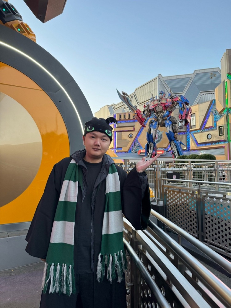 网友分享Yagao近照:去环球影城玩咯!