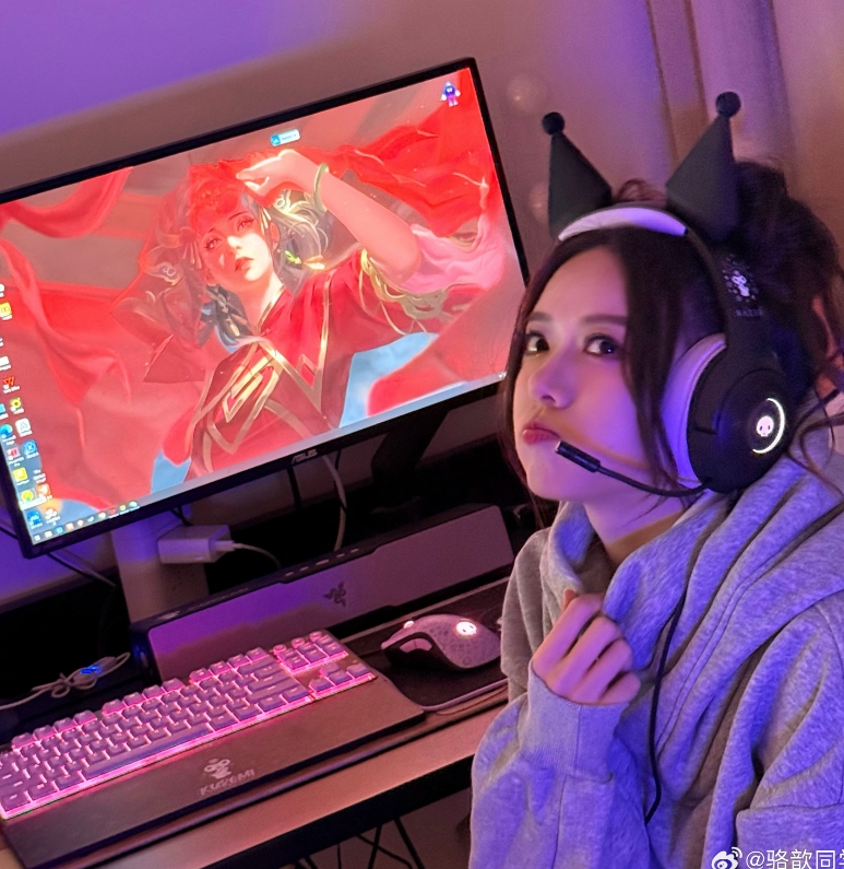 主持骆歆晒照:居家穿搭 也十分的耐看