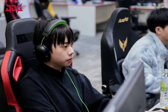 JDG发布日常训练赛返图:努力训练中