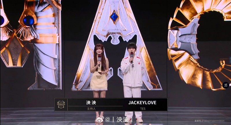 LPL美女主持泱泱晒照:老实说这两天连轴转人属于是有点蒙的