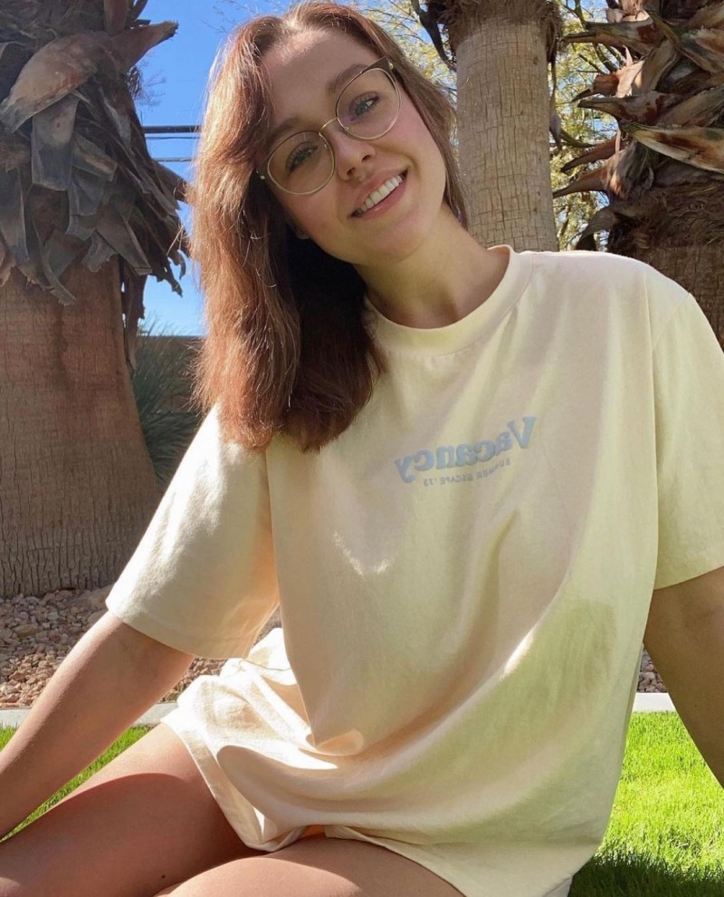 花花公子模特《Sabrina Nichole》私下是爱角色扮演的眼镜宅!