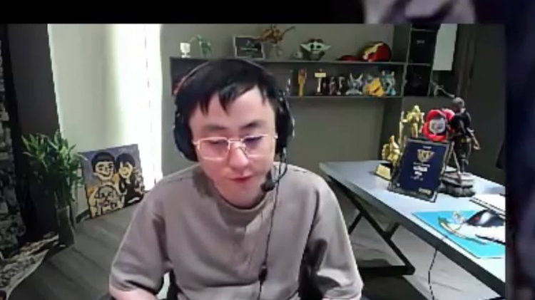 水晶哥:我最后悔的就是没好好读书 但再选一次我还是会打职业