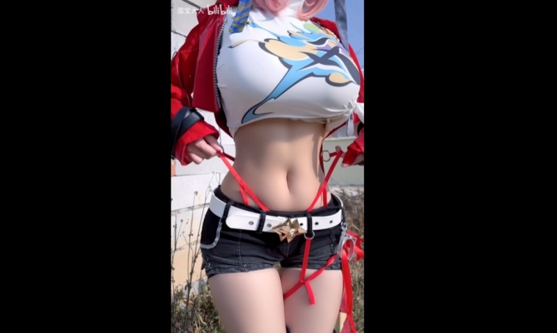 知名coser蛋宝大人被封号:疑似有色情引导动作 身材过于爆炸也是原因之一?