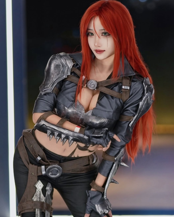 想要乱李哥道心?Faker美女粉丝Cos卡特琳娜:好深的刀疤!