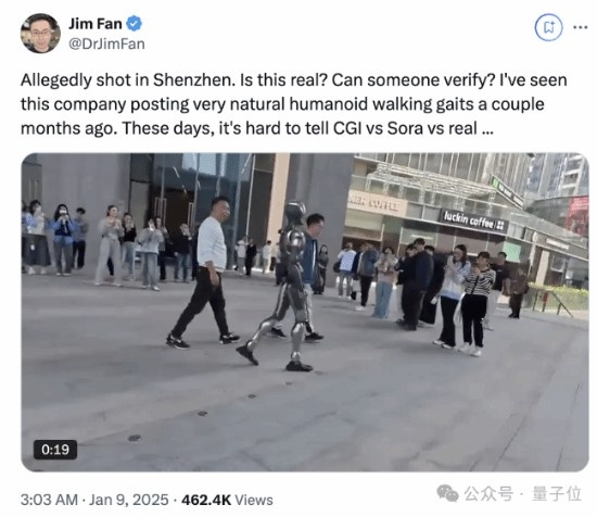 国产人形机器人街边溜达爆火海外!遭专家质疑:售价15万元左右