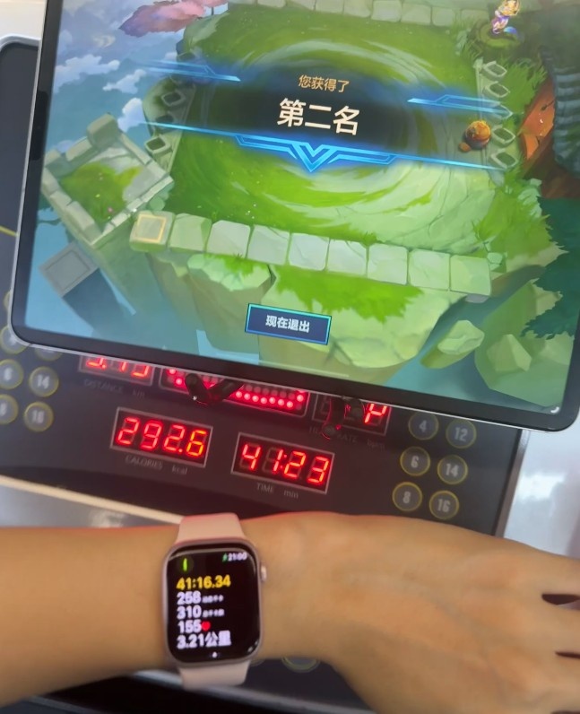 余霜分享健身照和饮食:努力健身加健康饮食!