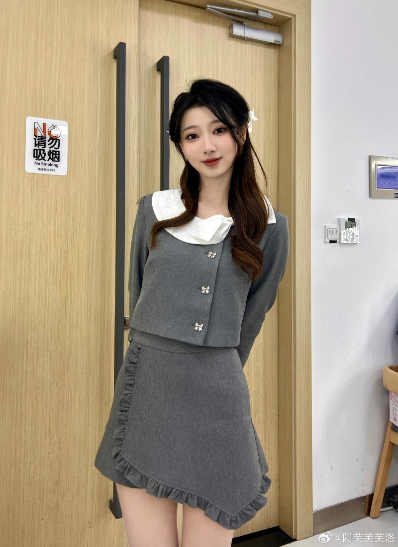 肥在哪呢?LPL互动主持阿芙晒照:友友们一起督促我减肥