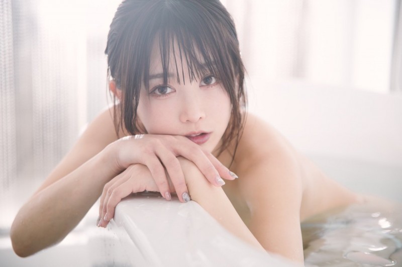 漂亮大姊姊！电眼美女《いくみ》细腰长腿？