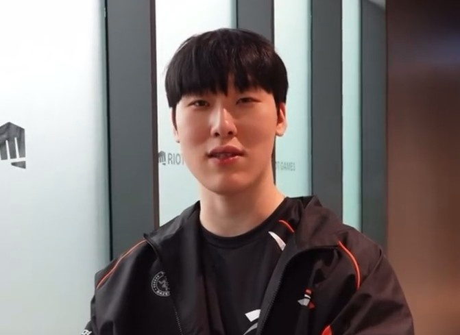 肌肉佬的好处!Zeka谈队友抢五杀问题:我本来也没有很想要吧