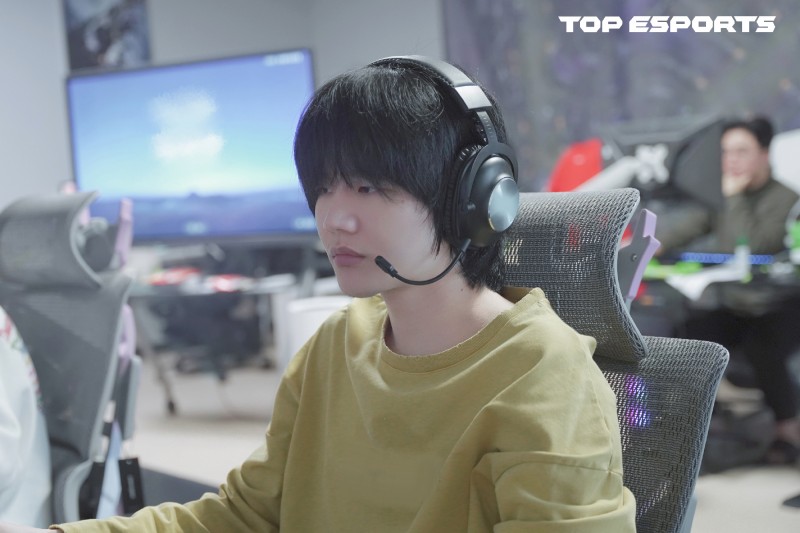 刘青松:后面还有硬仗要打,和兄弟们会好好训练磨合,加油!