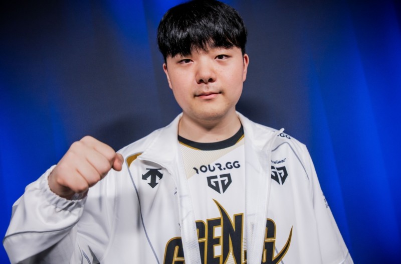 韩国网友翻出Canyon排位数据:玩打野胜率53%,玩辅助胜率81.5%