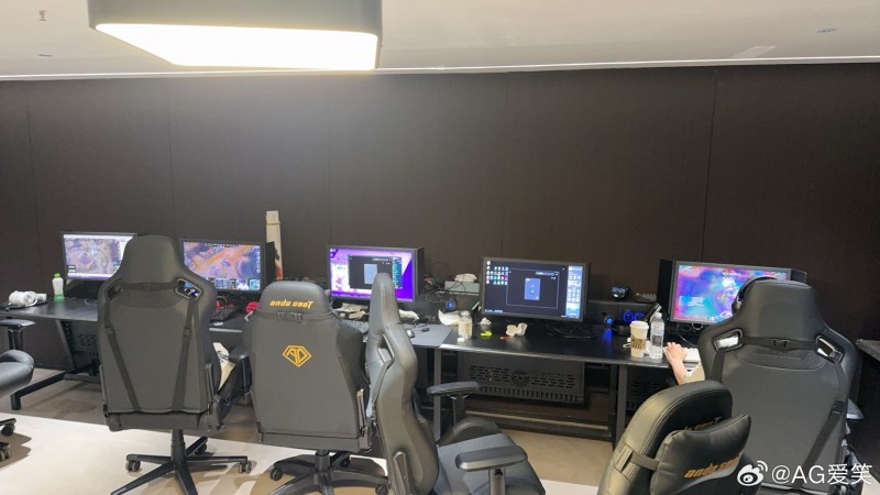 最努力的Flandre!AG经理晒照:凌晨四点的训练室 最努力的老猪!