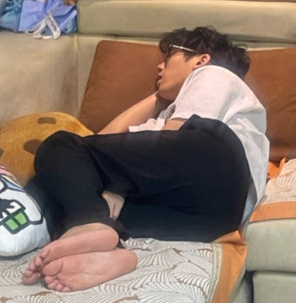 许久不见！锅盔晒出FAK上单YSKM近照：夺冠吧快马