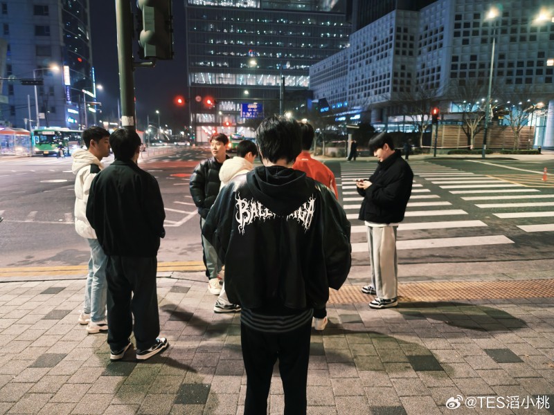 不想做陀螺了!TES赛后吃饭 369称自己不饿独自回去Rank