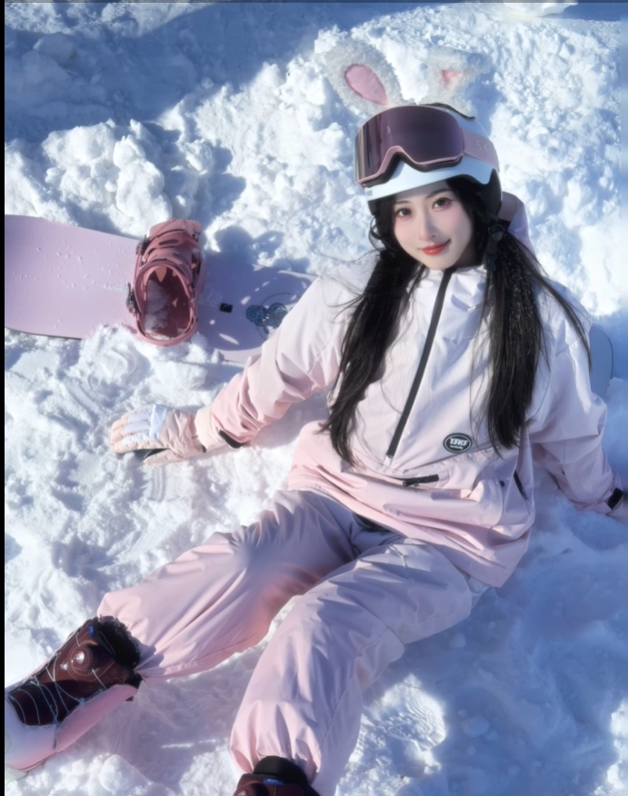 解说鼓鼓晒长白山滑雪照:大雪纷飞里看完了整场烟花秀