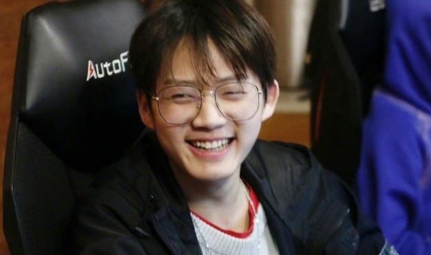 乐言焕峰互相锐评:乐言爱去KTV,焕峰同时两地谈朋友,脚巨臭