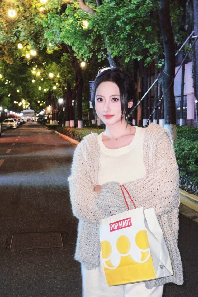 解说鼓鼓晒照：4:0！没暂停！纪念一下！吃顿好的！✌🏻