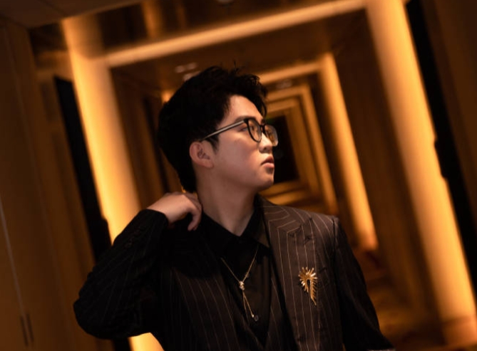 太爆了!EDG冠军赛五人撕逼 康康发博登上微博热搜第一