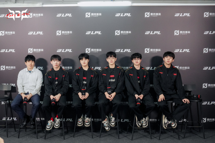 这样输气疯了!JDG超话开喷上野:对得起Peyz吗?是人吗?畜中畜!