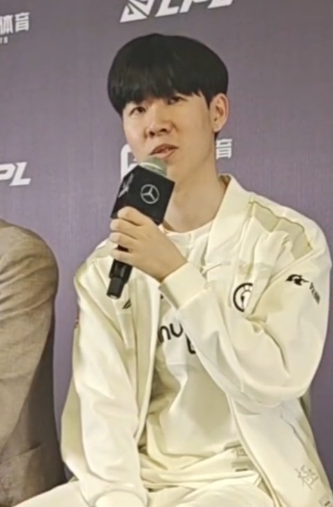 他在练了!TheShy:快速适应不同版本是一个上单最重要的能力