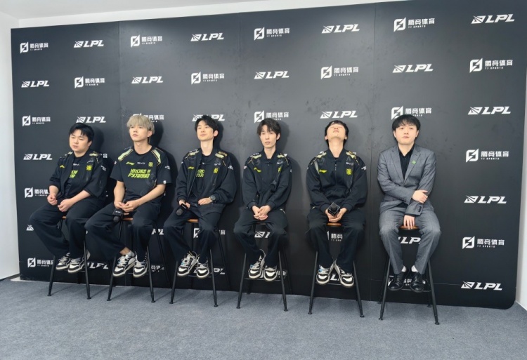 NIP赛后群访 教练：第一局失误有点多 没拿下有点可惜了