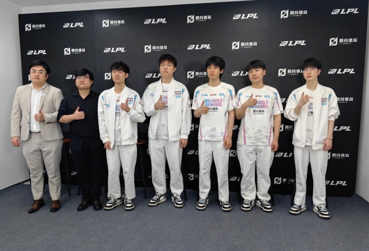 BLG赛后群访 教练组：客场作战很辛苦 但今天的表现很令人欣慰