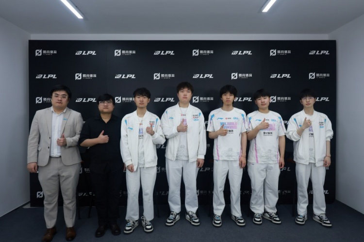 终于是来了点作用!BLG教练组:对于BP的理解我们可以做的更好