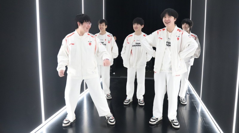 继续制霸LPL拿到首轮8胜1负 吧友们如何评价TES首轮表现？