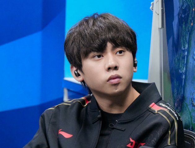 这发挥得倒贴50!Ale变成69沙包惨遭单杀末局0-8超鬼 累计5-17-20!