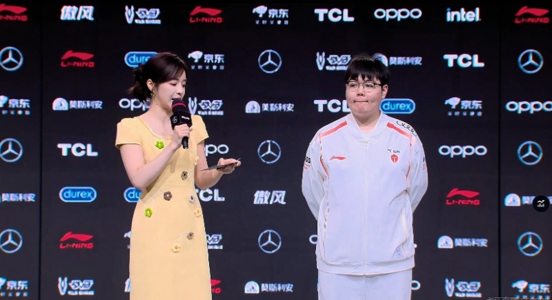 369谈格温暴打Ale武器:格温打武器有公式的,网上搜一下就能搜到