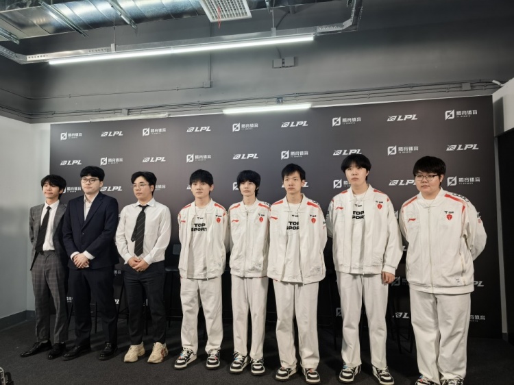 TES赛后群访 教练:第一把对面准备充分 后面知根知底就顺利拿下