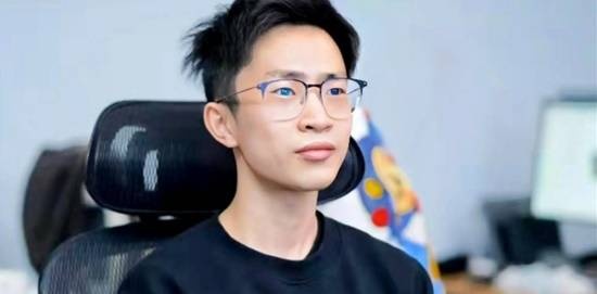 科技博主何同学网约车风波后掉粉超十二万，有网友称其长出白发