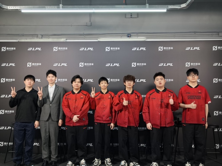 FPX赛后群访 教练:我们还能再进步 细节处理上可以继续优化