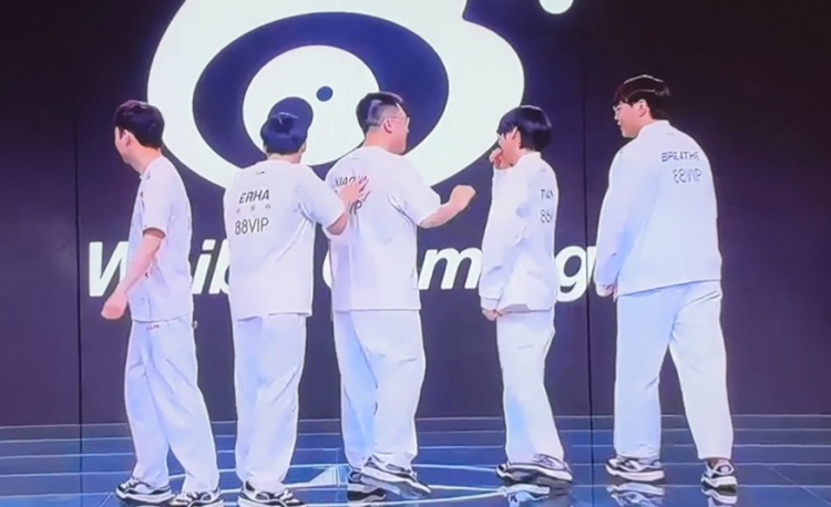 天舒看BLG失利：BLG全员状态低迷，绝不是一两个人的问题