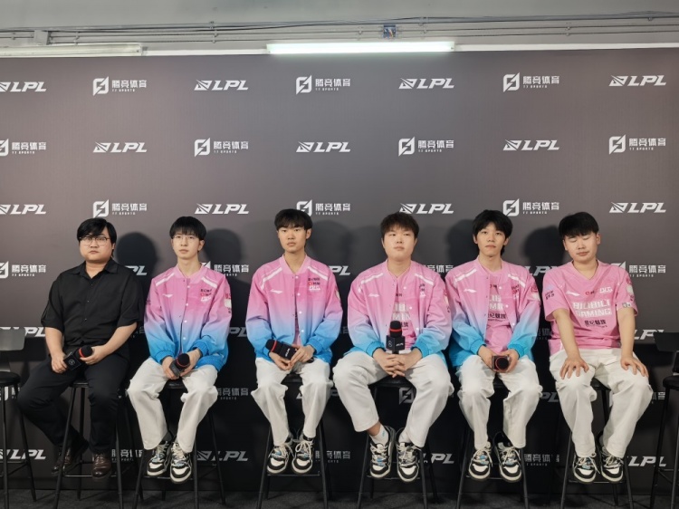 BLG赛后群访 教练:失败是电竞必须经历的一部分 关键是能否走出来