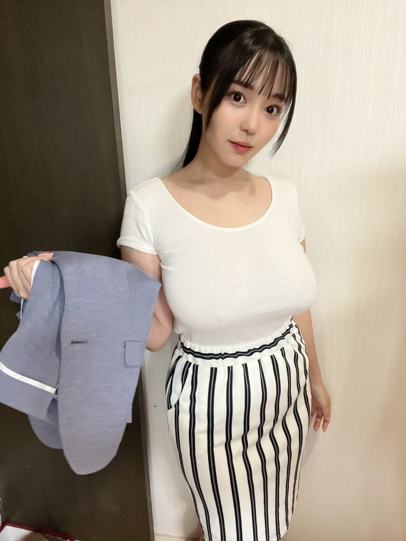 itotii正妹:转职女演员!《恋渕ももな》真材实料的青筋大到不能呼吸啦~