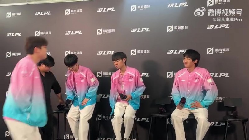 第一轮解脱了？ON赛后群访落座 表情直接笑嘻了