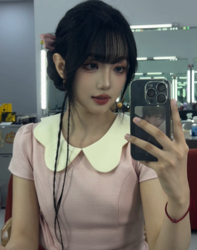 好腿!主持十月晒照:做好节前的最后一班 友友们五一快乐!