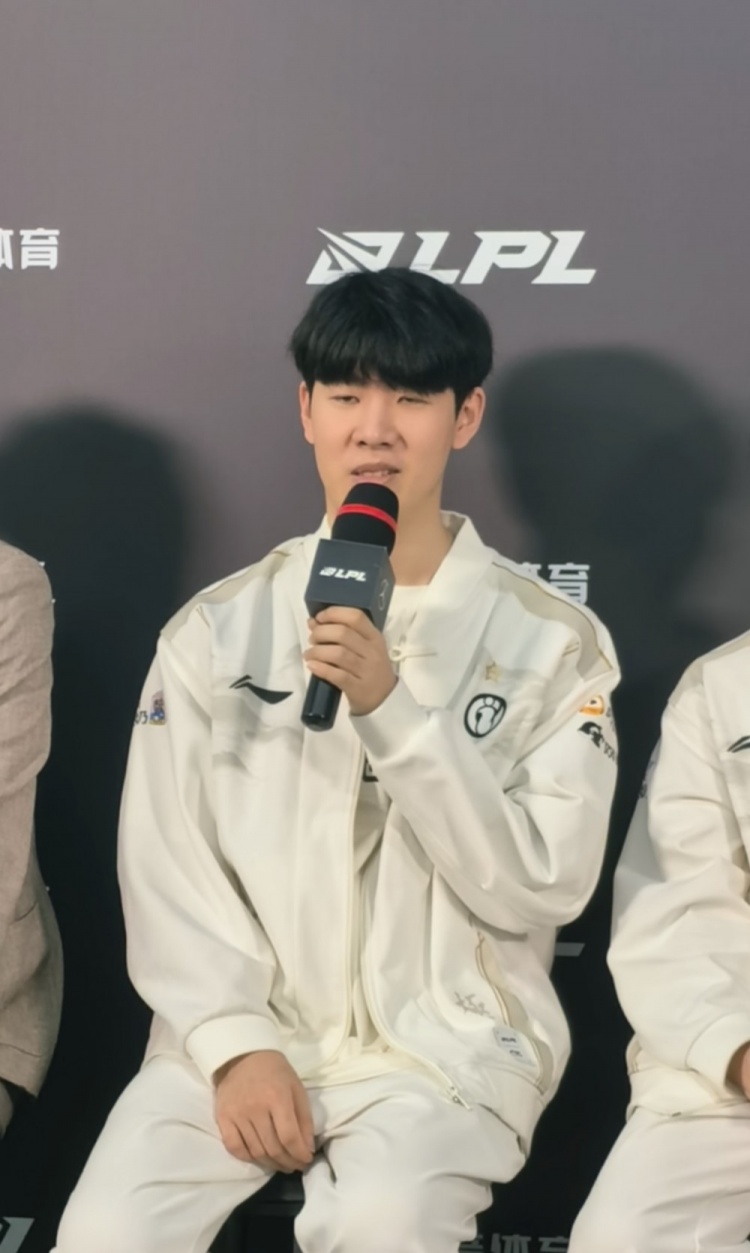 春风若有?TheShy:今天的比赛我有一些失误 我们一起加油后面打好