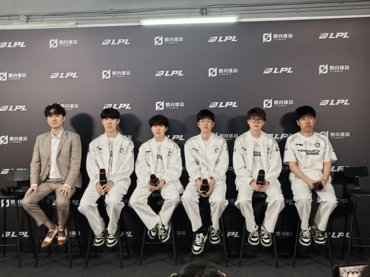 iG赛后群访 Jiejie:今天游戏内沟通和战术决策都比之前好 但可惜