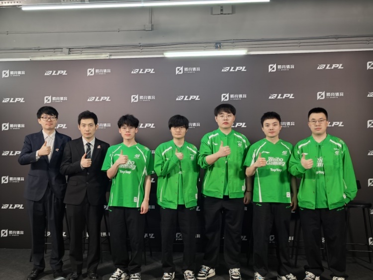 WBG赛后群访 教练:赢了强队之后气势打出来了 这很关键