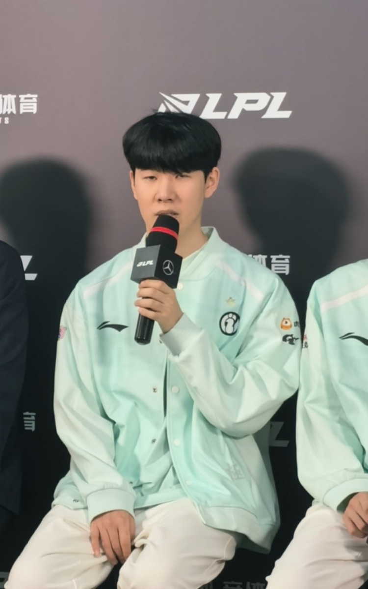 这是输比赛的理由吗?TheShy:新版本倾向对线 地图明亮 很好