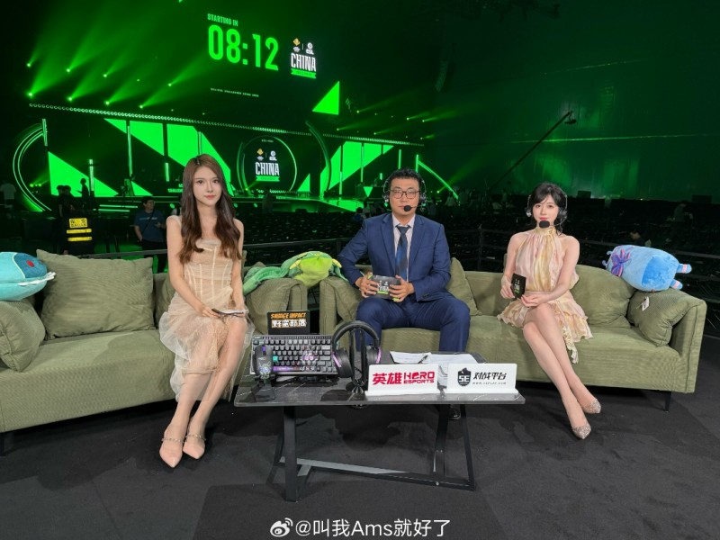 好腿!解说Ams晒照:➡️吃顿夜宵~ 快乐🎉