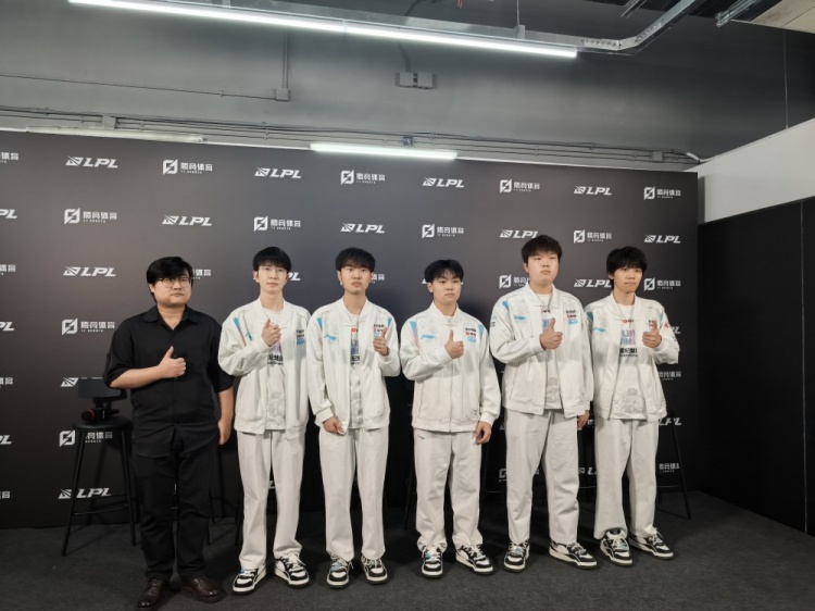 诈胡?赢了就行!ON:以为Elk上来Solo是搞笑的 没想到诈胡赢了