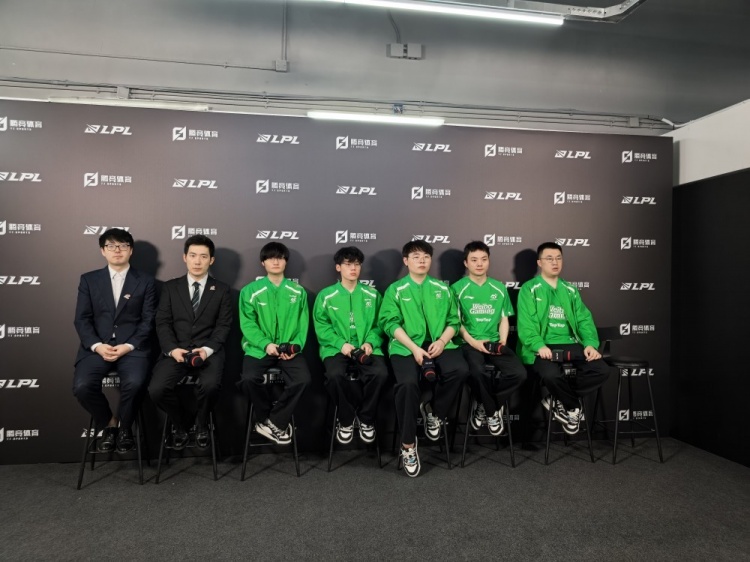 WBG赛后群访 教练：第二局的BP是我的失误 是比较可惜的地方