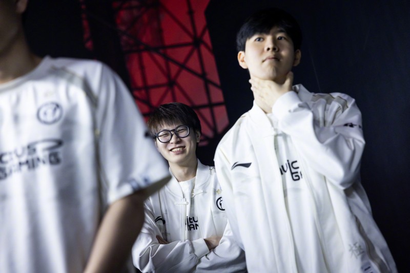 解说Joker：iG彻底进入三板斧状态了，看来MSI还是得靠TES