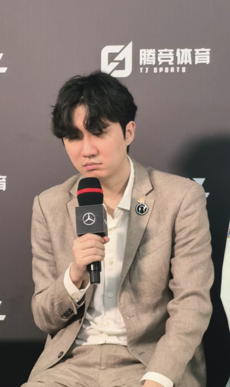 合着新版本只关注巢虫了？iG教练：关于巢虫的时间改动说了很多